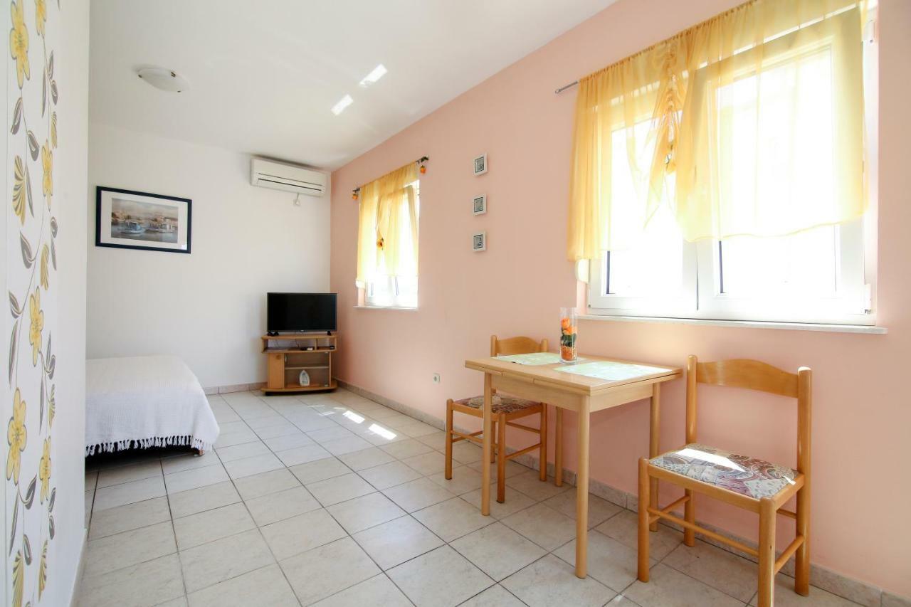 Apartments Antea Рогозниця Екстер'єр фото