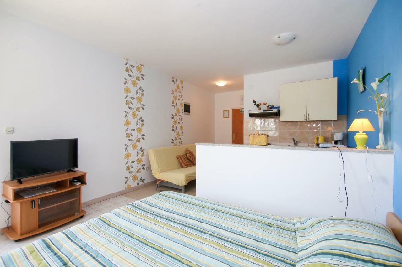 Apartments Antea Рогозниця Екстер'єр фото