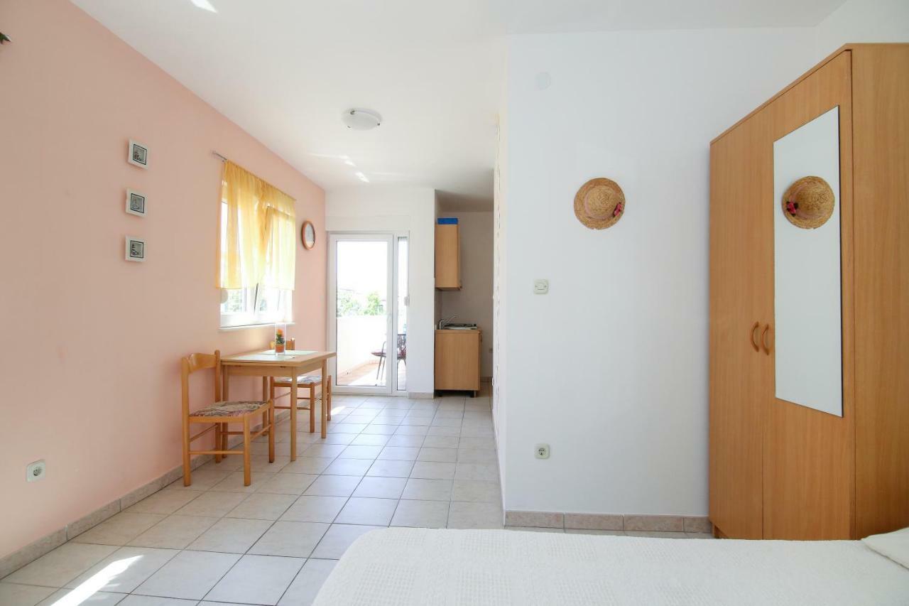 Apartments Antea Рогозниця Екстер'єр фото