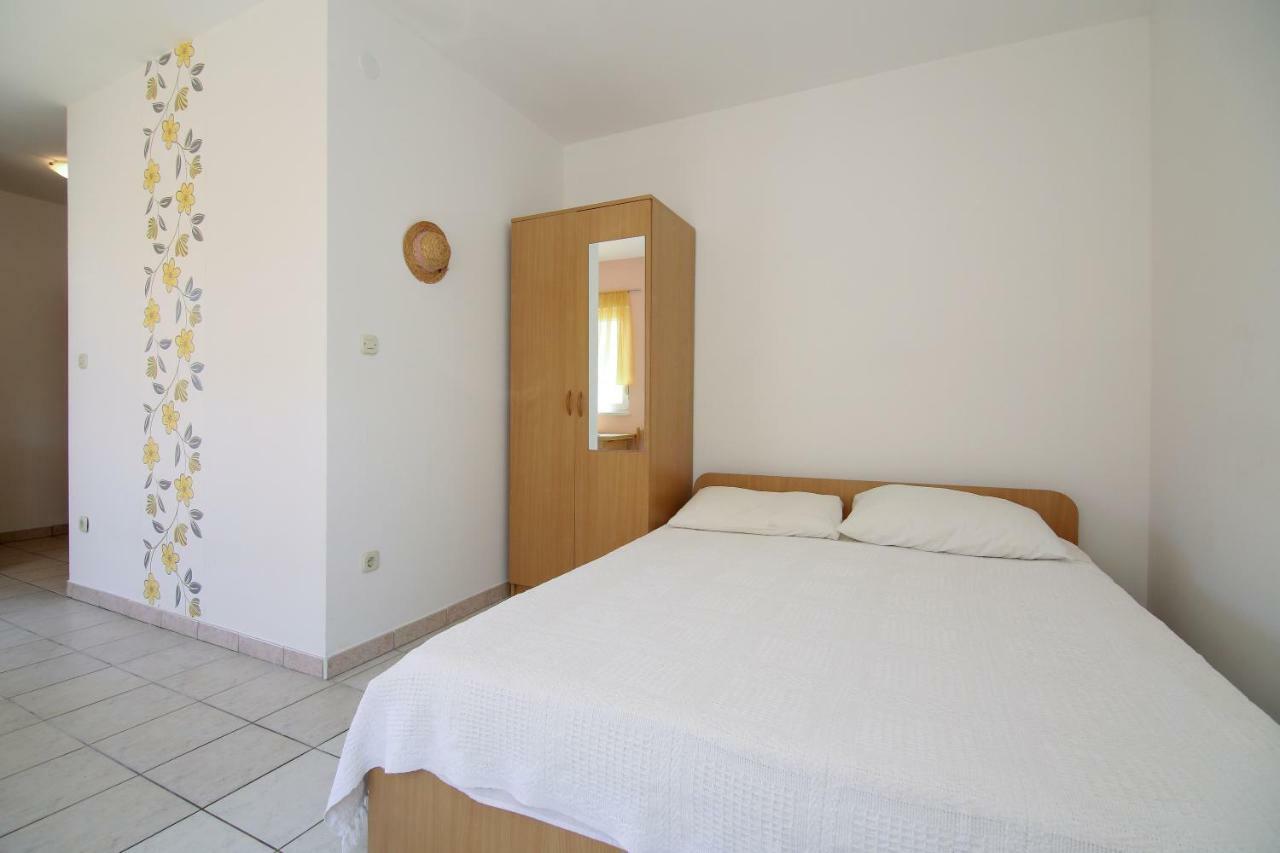 Apartments Antea Рогозниця Екстер'єр фото